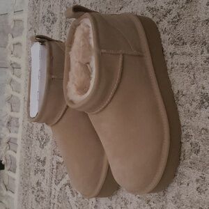 UGG ultra mini platform